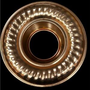 Vintage Mirro copper-tone aluminum jello mold or Bundt cake pan. holds 11 cups
